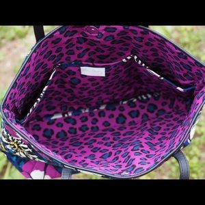 Vera Bradley Bags - VGUC Vera Bradley Day Tote in African Violet Vera Bradley Bags - VGUC Vera Bradley Day Tote in African Violet